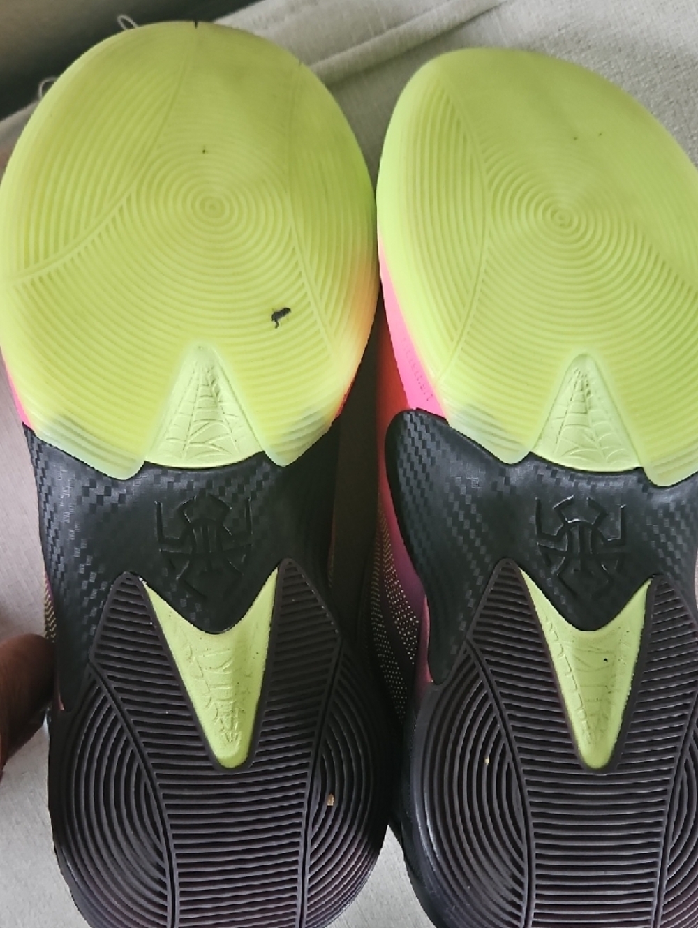 Adidas D.O.N issue 7 Basketball Athletic Shoes - Neon Gradient Sz 8 with box - Picture 5 of 9